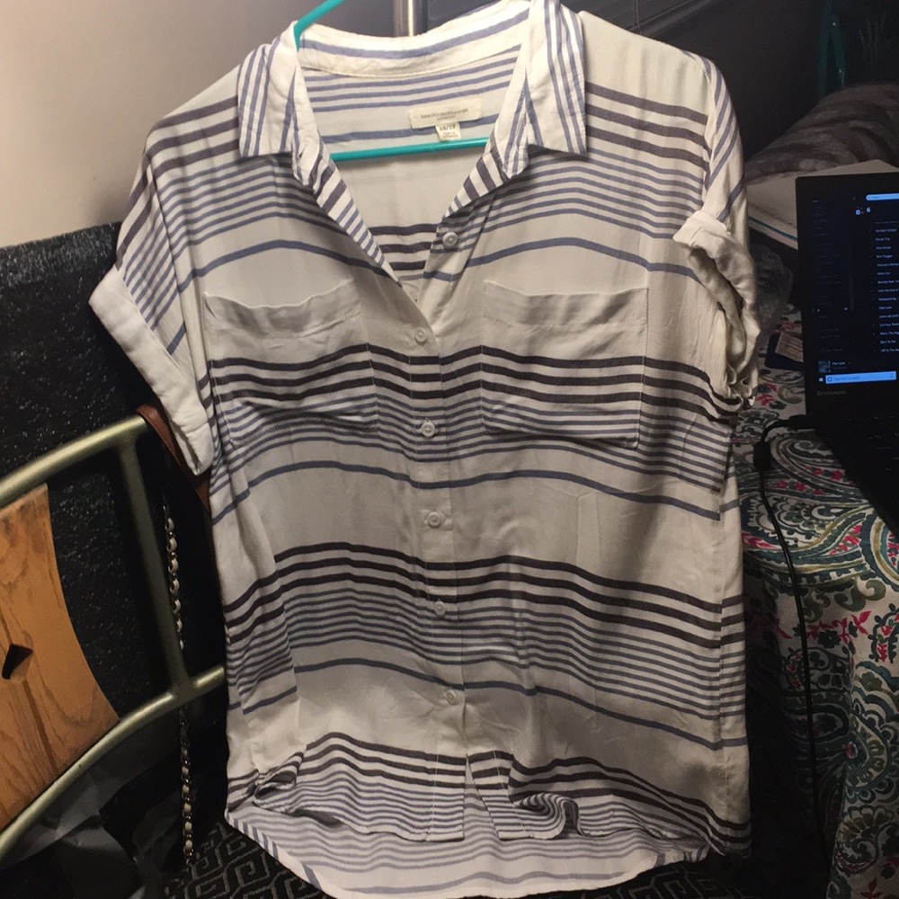 Super cute! White & blue striped button down top